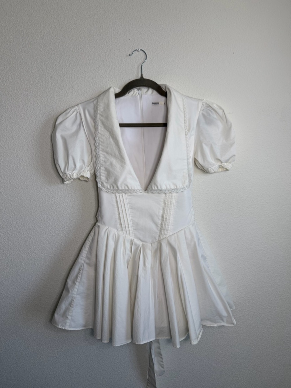 House of CB Piera White Puff-Sleeve V-Neck Mini Dress Fit and Flare, size XS